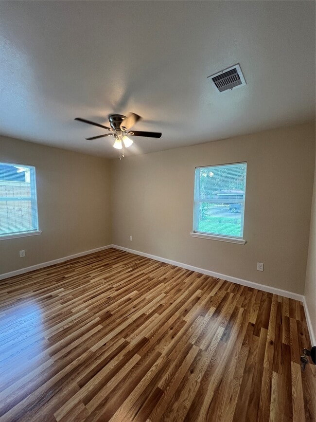 Building Photo - 7613 Lady St