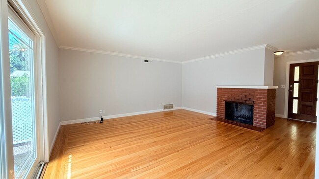 Building Photo - 1771 Lynwood Dr