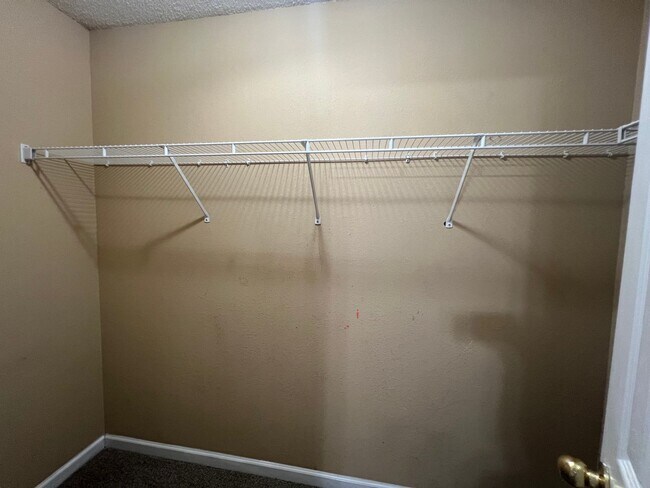 Building Photo - Auburn Townhome