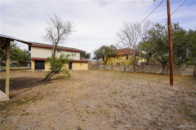 Building Photo - 204 E Gomez Dr