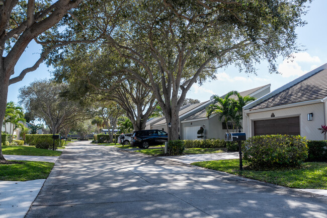 Building Photo - 17031 Traverse Cir