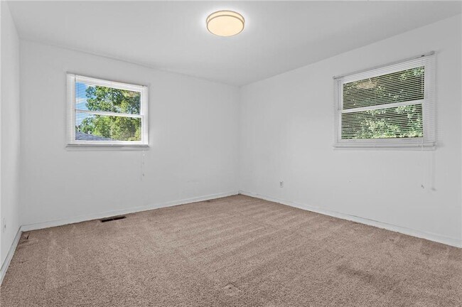 Building Photo - 2560 Walton Way SW