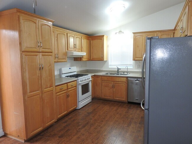 Building Photo - Lovely 3bed 2 bat