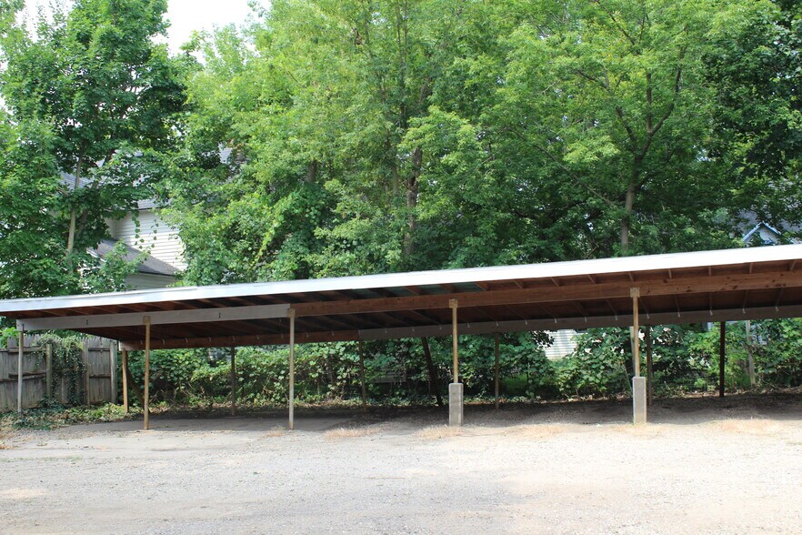 Building Photo - 832 W Walnut St