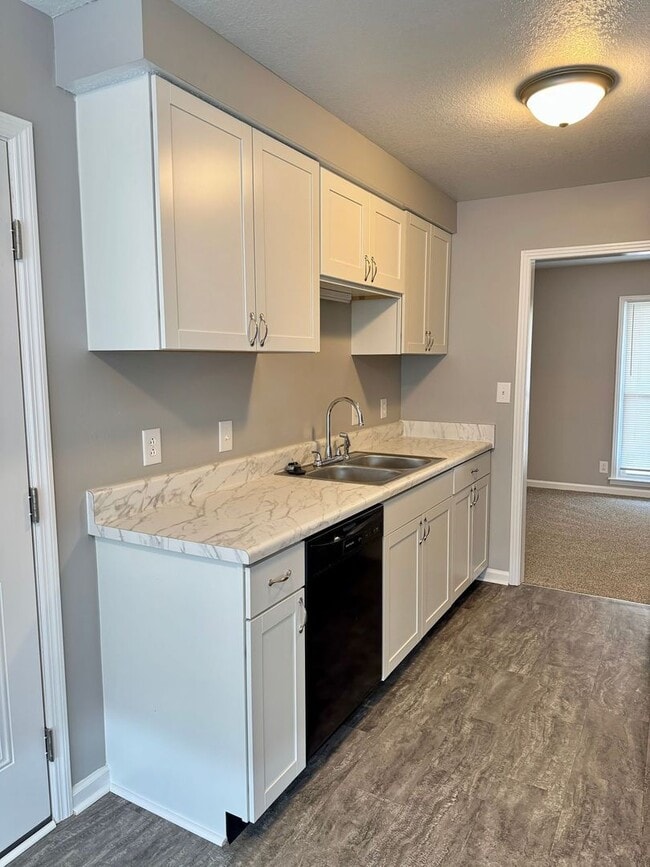 Building Photo - Charming 3-bedroom, 2-bathroom house with 1 Car Garage!