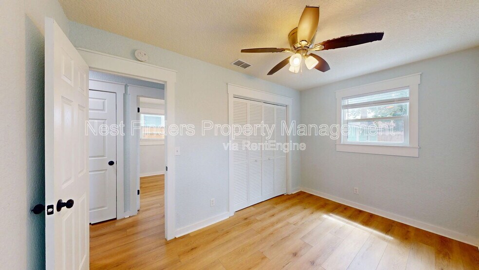 Building Photo - 216 9th St S