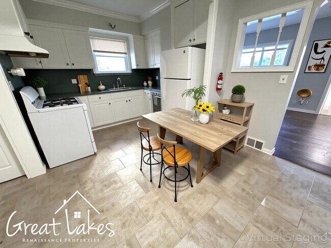 Building Photo - Charming 3 Bedroom 2 Bathroom now availabl...