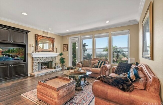 Building Photo - 9 Marisol