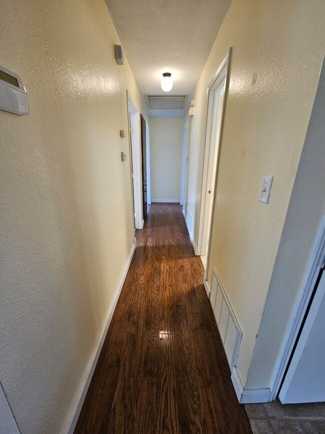 Building Photo - (3) Bed/(2) Bath in Core Norman Avail NOW!
