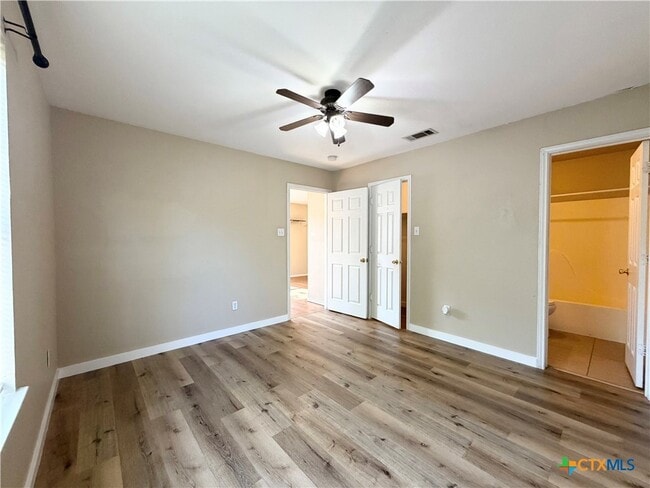 Building Photo - 898 Advance St