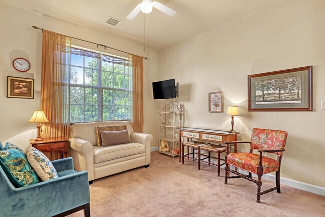 Building Photo - 2560 NE 11th St