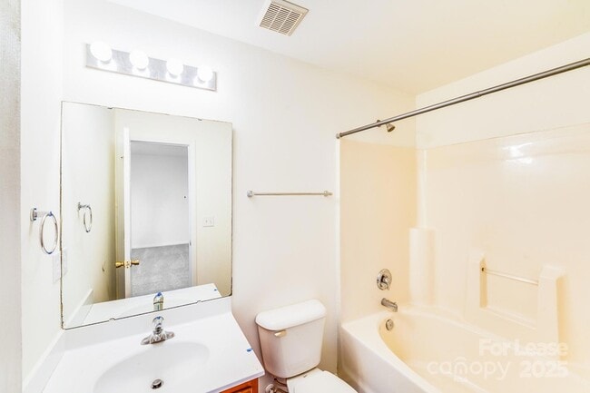 Building Photo - 814 Mt Holly-Huntersville Rd