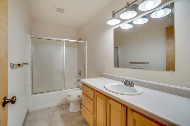 Building Photo - 1445 Larissa Cir