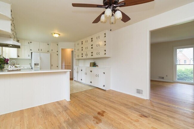 Building Photo - 2118 Allaire Ln NE
