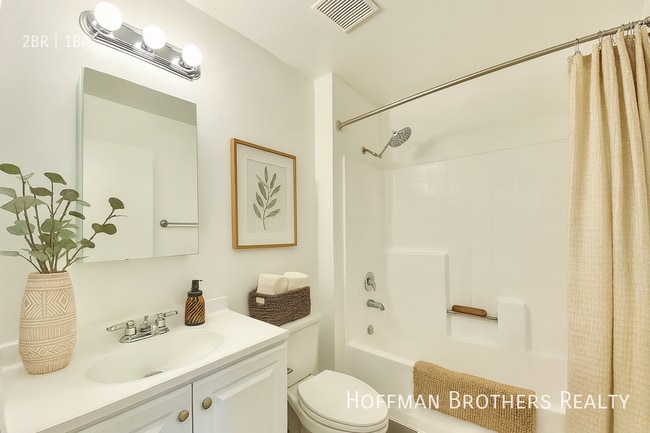 Building Photo - 5011 Monte Vista St