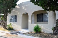 Building Photo - 1002 W 4th St