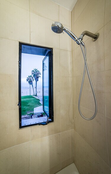 Building Photo - 8 Brooks Ave