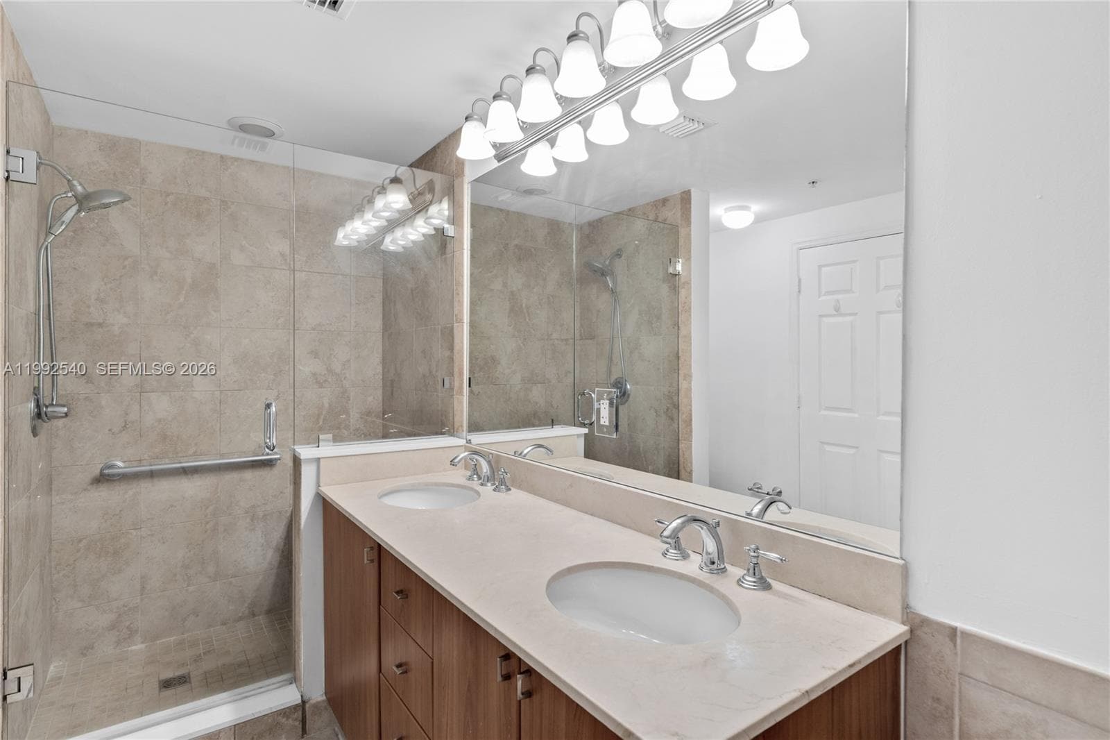 Building Photo - 888 S Douglas Rd