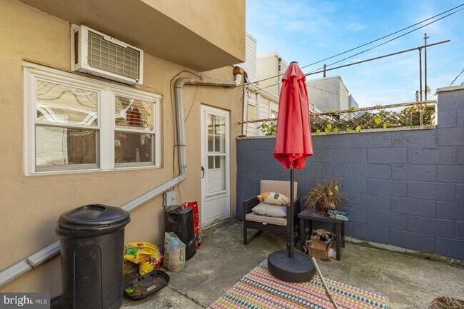 Building Photo - 1922 S Camac St