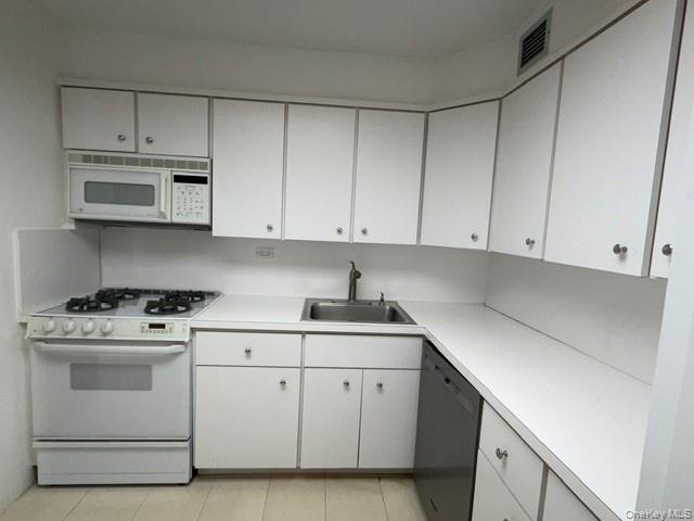 Building Photo - 1 Bay Club Dr
