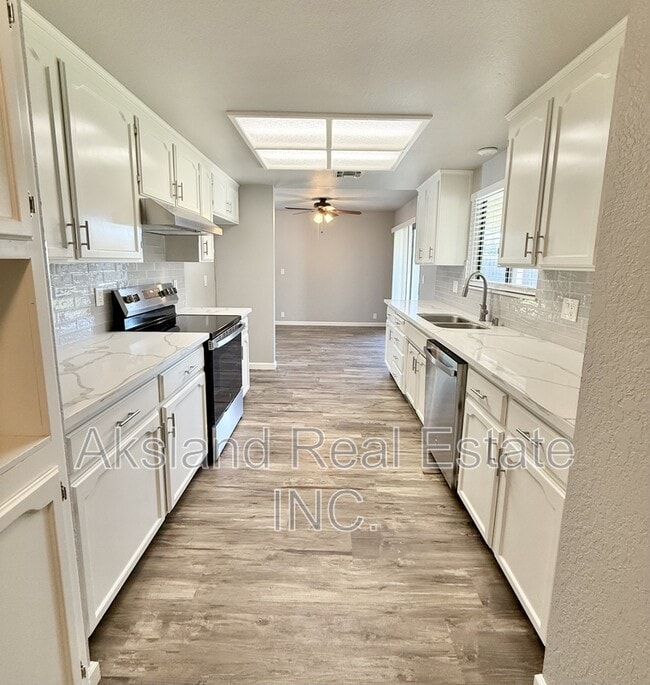 Building Photo - 1497 Claremont Dr