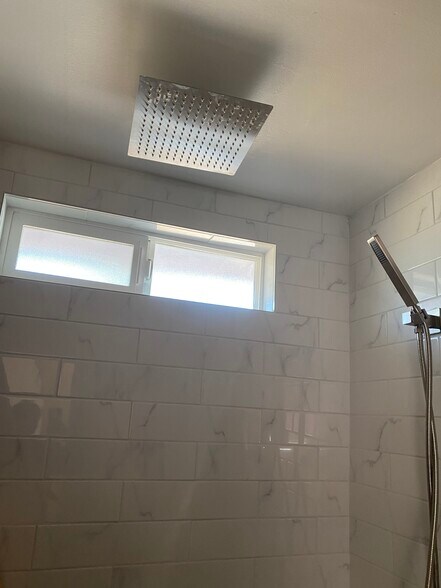 Waterfall showerhead - 32972 Rose Ave