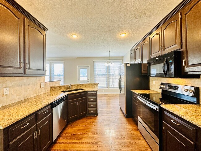 Building Photo - **BRAND NEW CARPETS** Beautiful Home in Bl...