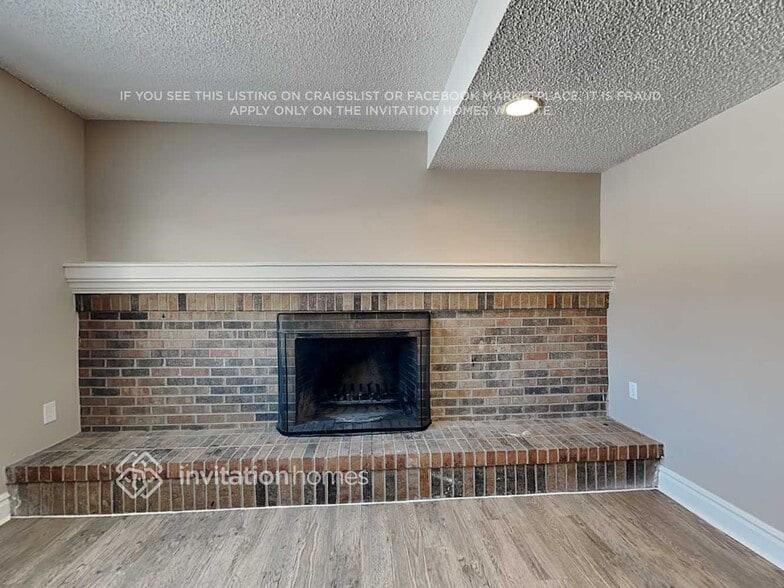 Building Photo - 4672 Biscay St