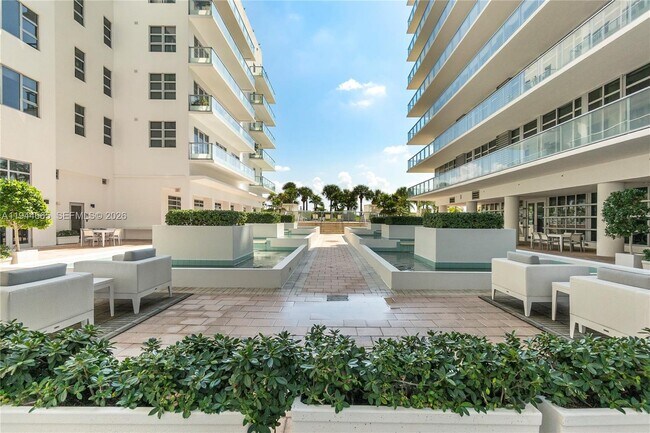 Building Photo - 3737 Collins Ave