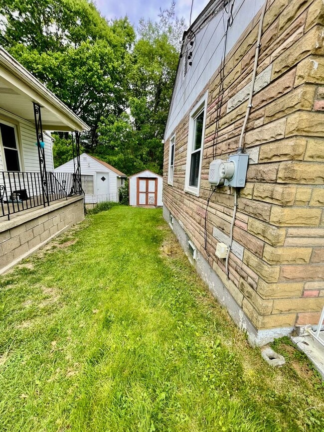 Building Photo - 2 bed 1 Bath- Aliquippa PA