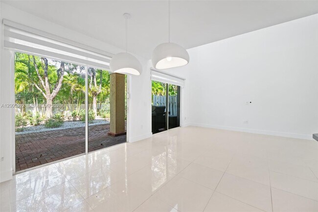 Building Photo - 21012 NE 34th Ct