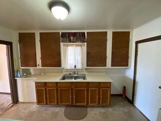 Building Photo - 1994 Esperanza Ave