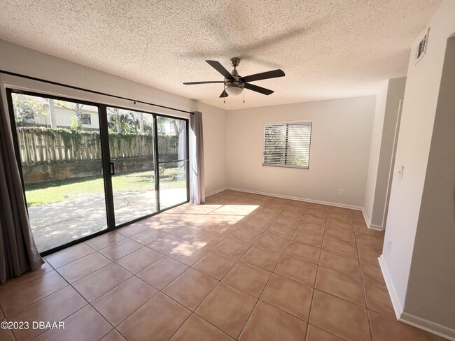 Building Photo - 9 Lakewood Park