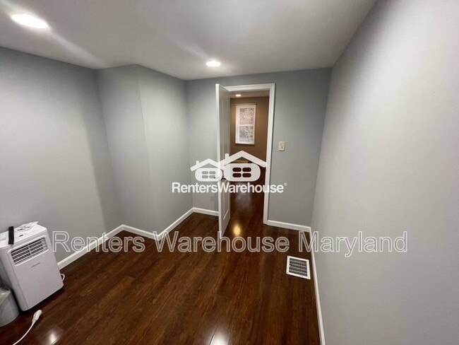 Building Photo - 519 S Port St