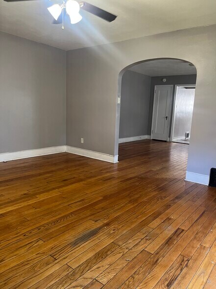 Living room - 929 Park Ave
