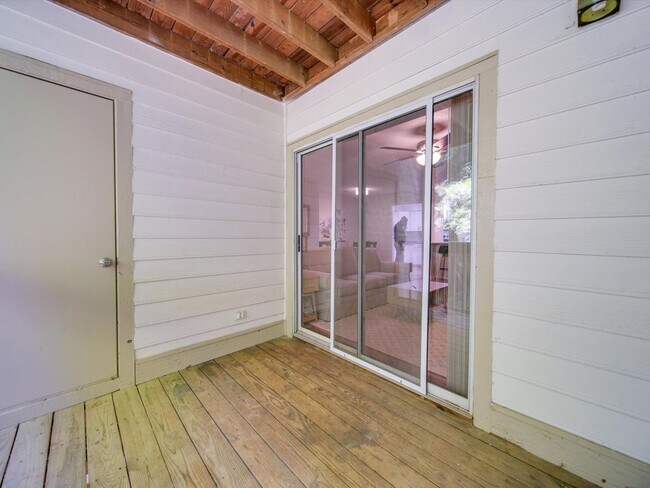 Building Photo - 1052 Churchill Downs Ct