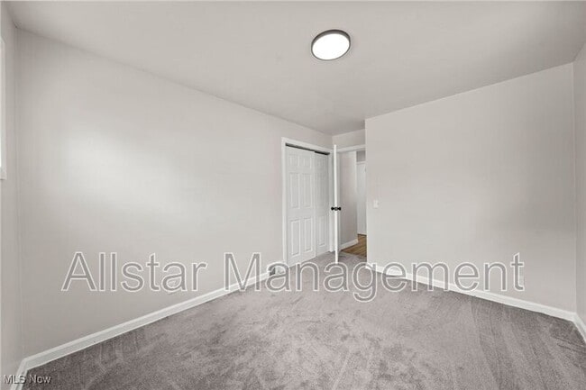 Building Photo - 1619 Struble Ave NE