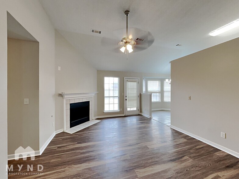 Building Photo - 7732 Parkmont Dr