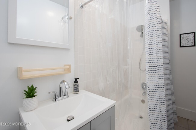 Building Photo - 1014 2nd Ave