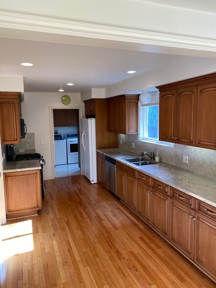 kitchen - 5914 Flambeau Rd