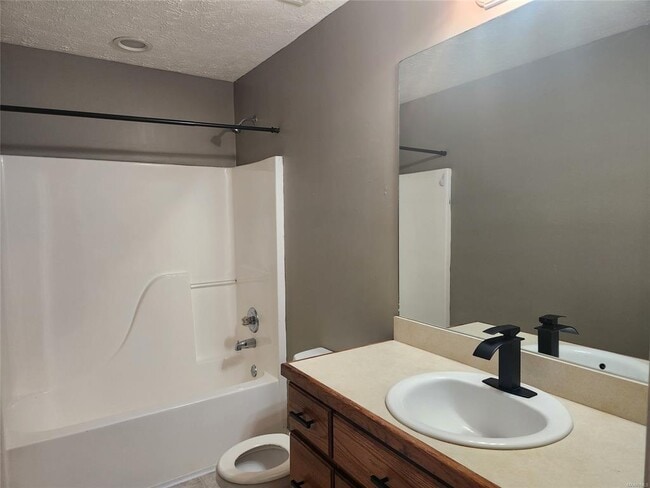 Building Photo - 406 James Ct