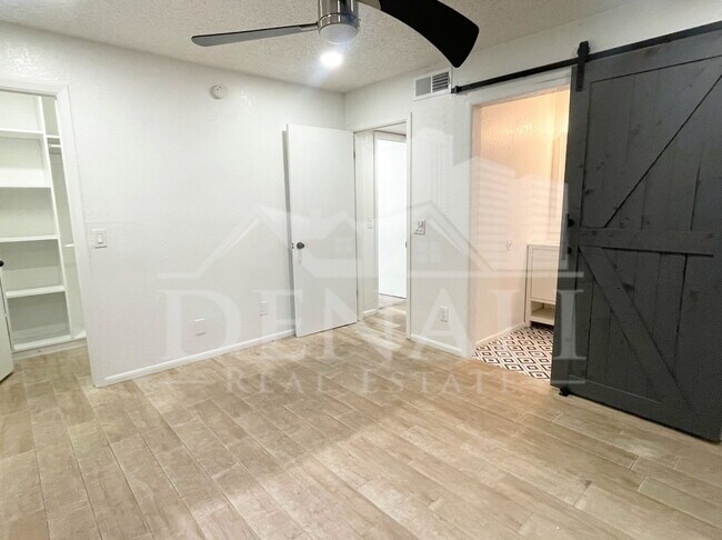 Building Photo - 423 S Terry Ln