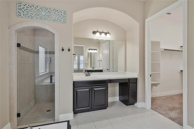 Building Photo - 855 Forest St