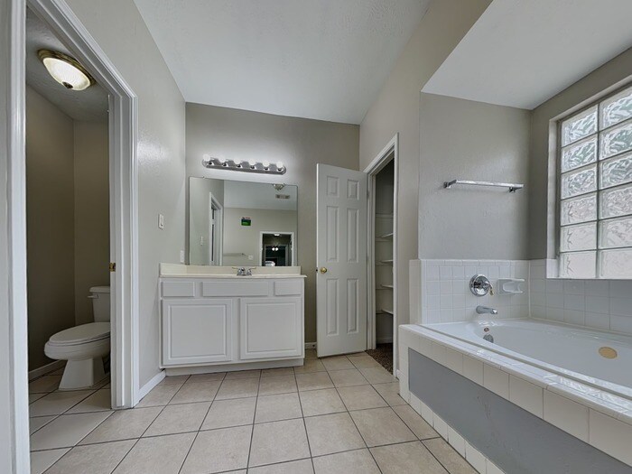 Building Photo - 15535 Downford Dr