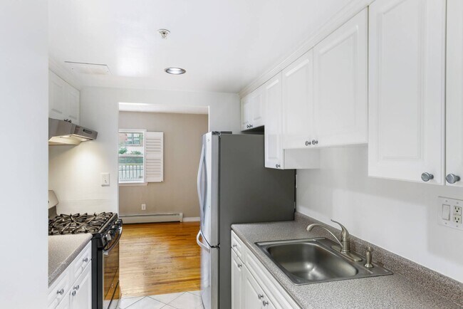 Building Photo - 6902 Narrows Ave