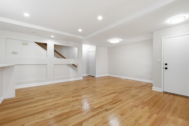 Building Photo - 5510 S Cornell Ave