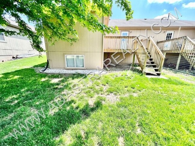 Building Photo - Spacious Gardner Duplex-Available NOW!!