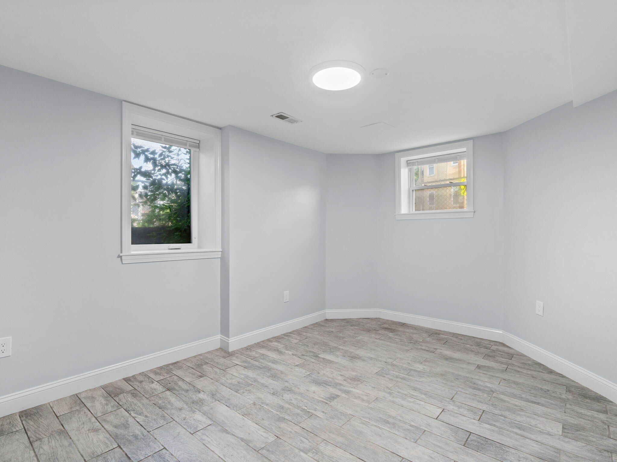 Building Photo - 96 Elm St