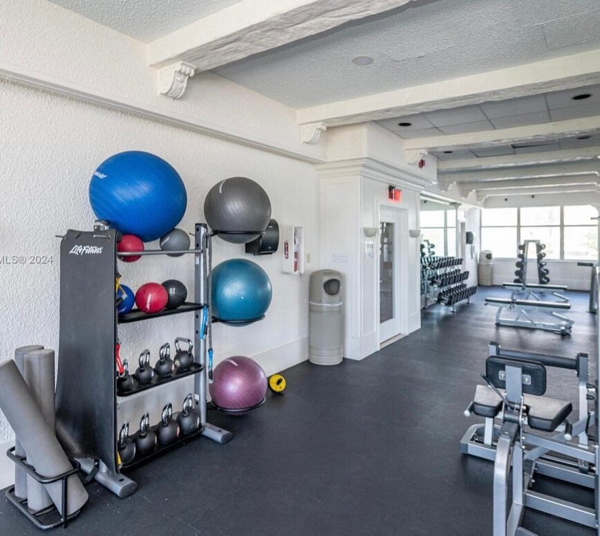 Building Photo - 18041 Biscayne Blvd