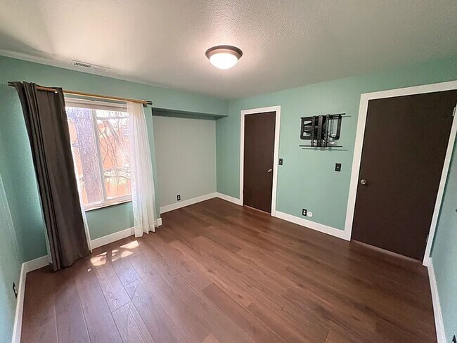 Building Photo - 2 Bedroom 2 Bath Condo in Salt Lake City!